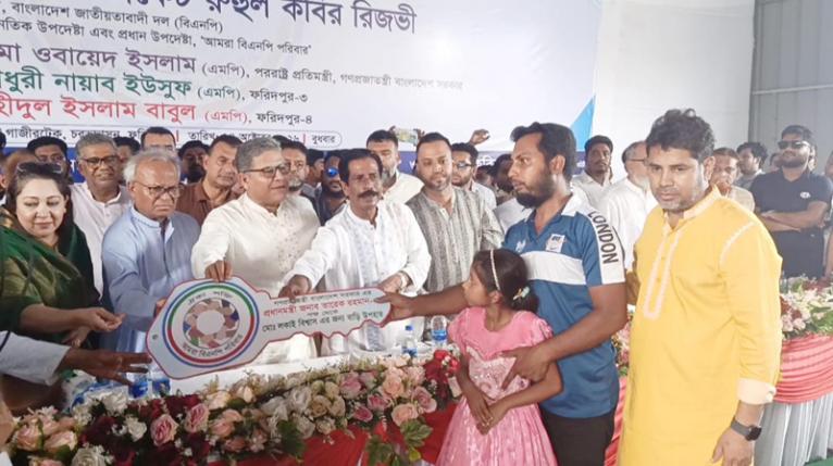 দেশের অর্থ লুটপাট করে বিলাসী জীবনযাপন করছেন পরাজিত ফ্যাসিবাদীদের দোসররা: রিজভী