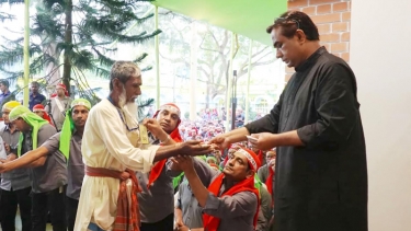 ‎চন্দ্রপাড়া দরবারে তিন শতাধিক অস্বচ্ছল মানুষের মাঝে কর্মসংস্থানের পুঁজি সহায়তা বিতরণ
